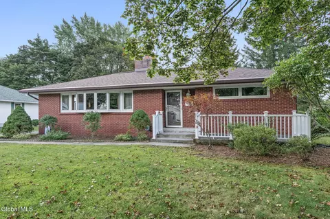 27 W Glenwood Dr, Latham, NY 12110