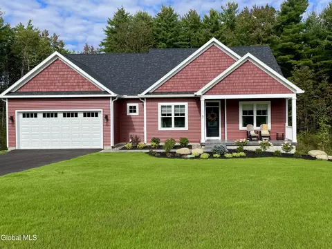 5 Kerr Dr, Wilton, NY 12831