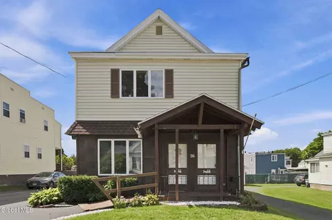 26 Charles St, Waterford, NY 12188