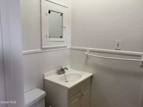 Bath - 314 Georgetta Dix, Schenectady, NY 12307 photo 4 of 10