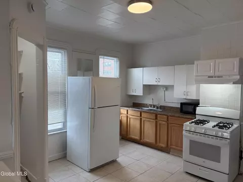 Kitchen - 314 Georgetta Dix, Schenectady, NY 12307 photo 5 of 9