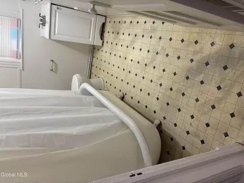 Bath - 314 Georgetta Dix, Schenectady, NY 12307 photo 6 of 10