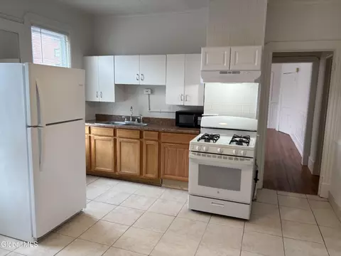 Kitchen - 314 Georgetta Dix, Schenectady, NY 12307 photo 4 of 9