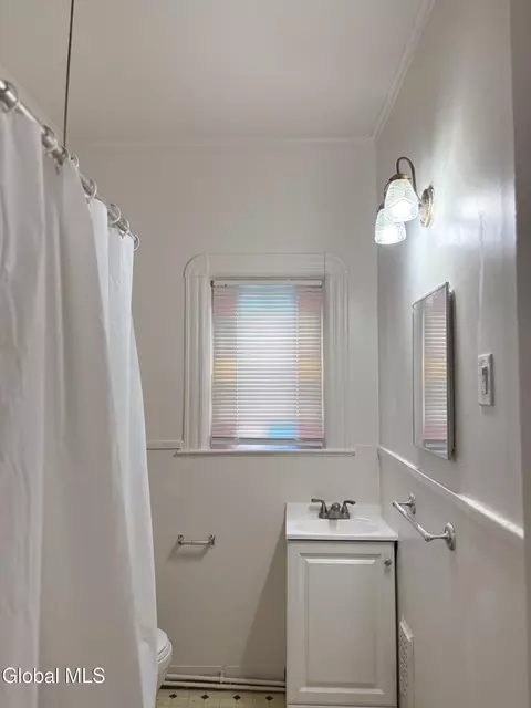 Bath - 314 Georgetta Dix, Schenectady, NY 12307 photo 5 of 10