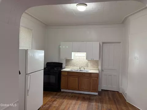Kitchen - 314 Georgetta Dix, Schenectady, NY 12307 photo 7 of 9