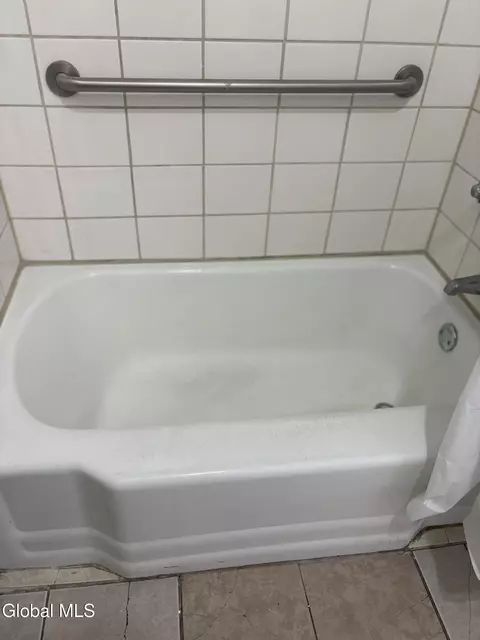 Bath - 314 Georgetta Dix, Schenectady, NY 12307 photo 1 of 10