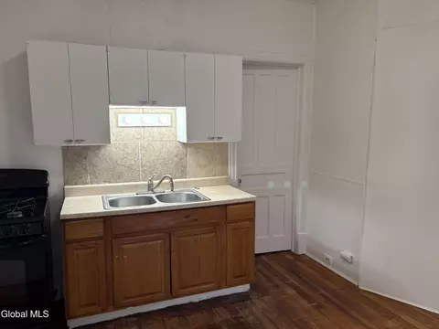 Kitchen - 314 Georgetta Dix, Schenectady, NY 12307 photo 9 of 9