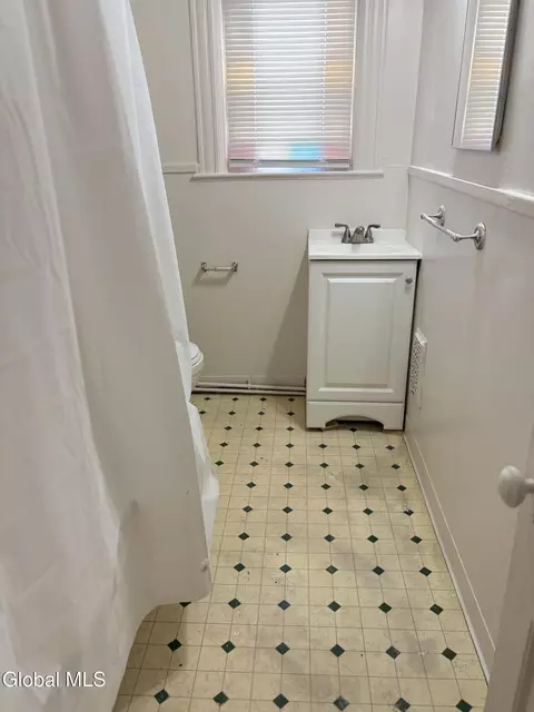 Bath - 314 Georgetta Dix, Schenectady, NY 12307 photo 9 of 10