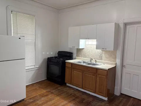 Kitchen - 314 Georgetta Dix, Schenectady, NY 12307 photo 8 of 9