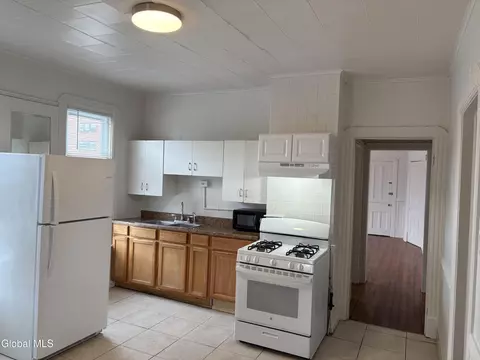Kitchen - 314 Georgetta Dix, Schenectady, NY 12307 photo 6 of 9