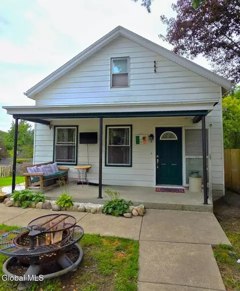 612 Pawling Ave, Troy, NY 12180