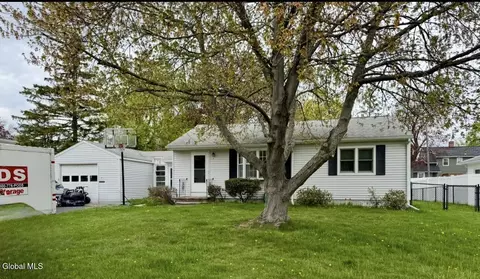 8 Eva St, Latham, NY 12110