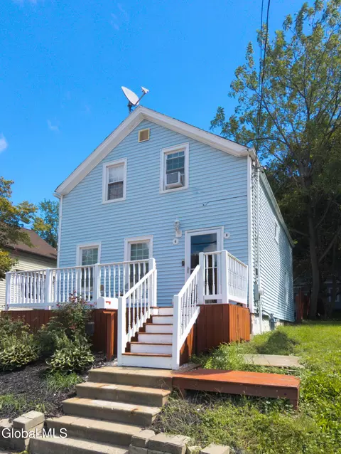 932 3rd St, Rensselaer, NY 12144