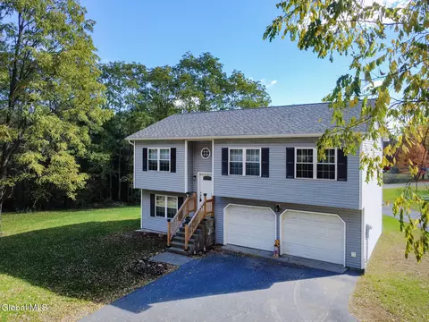 61 Locust Ridge Dr, Corinth, NY 12822