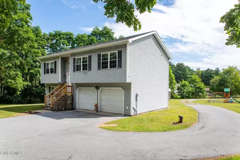 61 Locust Ridge Dr, Corinth, NY 12822