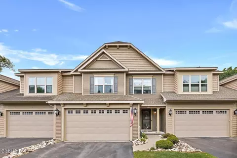 5 Inglewood Dr # B, Halfmoon, NY 12065