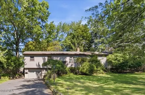 10 Kaine Dr, Albany, NY 12203