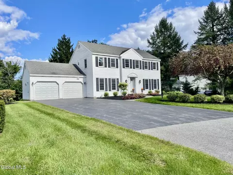32 Greyledge Dr, Albany, NY 12211