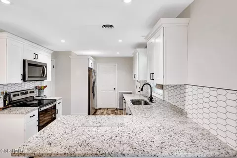 Kitchen - 135 Gordon Rd, Schenectady, NY 12306 photo 2 of 5