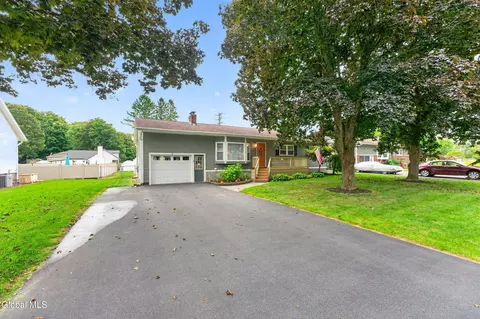 6 Dublin Dr, Ballston Spa, NY 12020