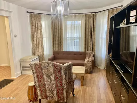 Living - 71 Elder St, Schenectady, NY 12304 photo 1 of 3