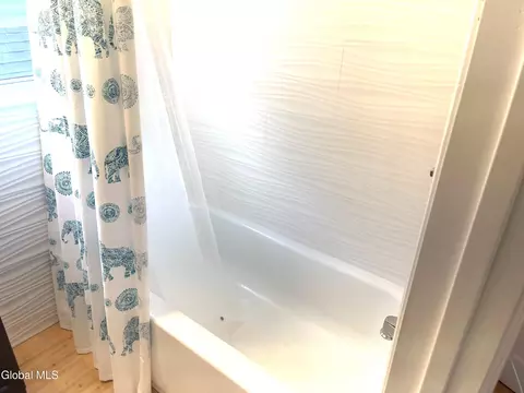 Bath - 71 Elder St, Schenectady, NY 12304 photo 3 of 5