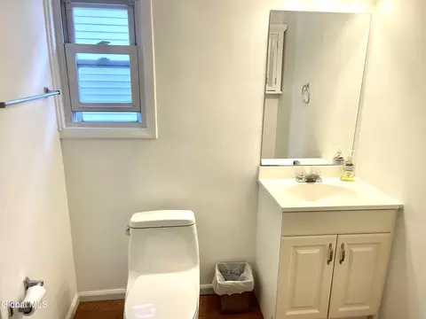 Bath - 71 Elder St, Schenectady, NY 12304 photo 2 of 5
