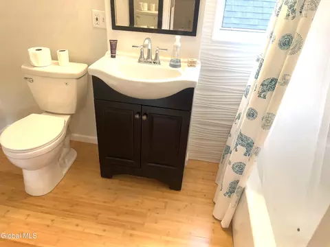 Bath - 71 Elder St, Schenectady, NY 12304 photo 4 of 5
