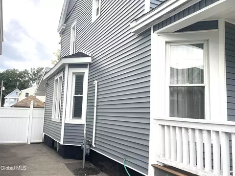 Exterior - 71 Elder St, Schenectady, NY 12304 photo 6 of 9