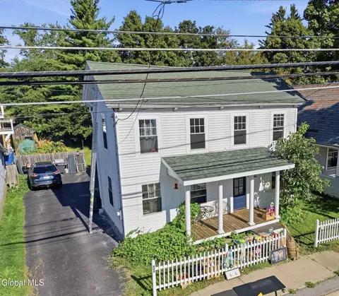 809 Hudson Ave, Stillwater, NY 12170