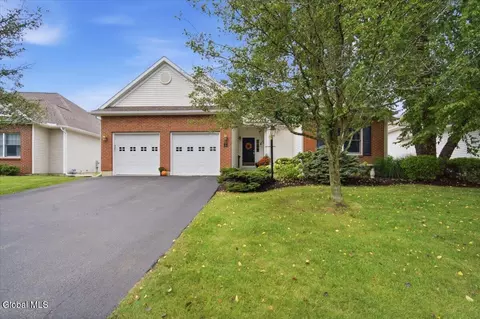11 Conway Cir, Loudonville, NY 12211