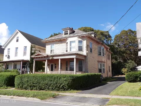 50 Saratoga Ave, Waterford, NY 12188