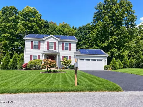 23 Geneva Dr, Queensbury, NY 12804
