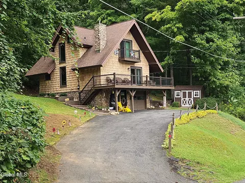 11 Sullivan Rd, Lake George, NY 12845