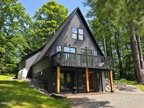 50 Jack Halloran Rd, Stillwater, NY 12170