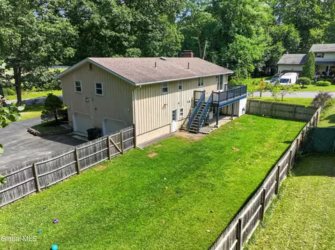 Exterior - 16 Golf Rd, Schenectady, NY 12304 photo 5 of 12