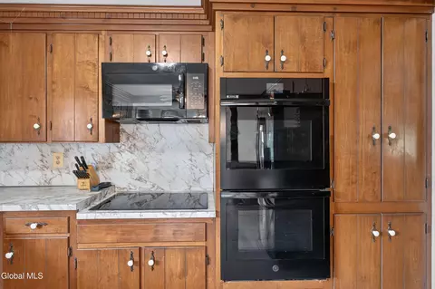 Kitchen - 16 Golf Rd, Schenectady, NY 12304 photo 4 of 9