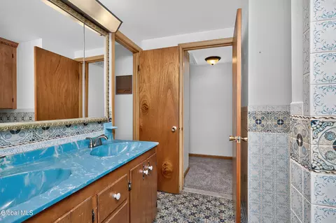 Bath - 16 Golf Rd, Schenectady, NY 12304 photo 3 of 3