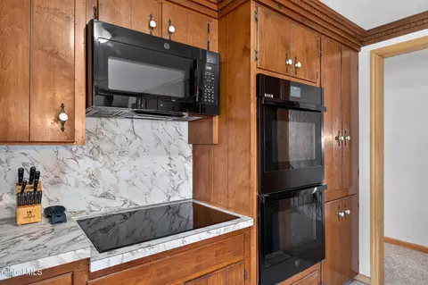 Kitchen - 16 Golf Rd, Schenectady, NY 12304 photo 3 of 9