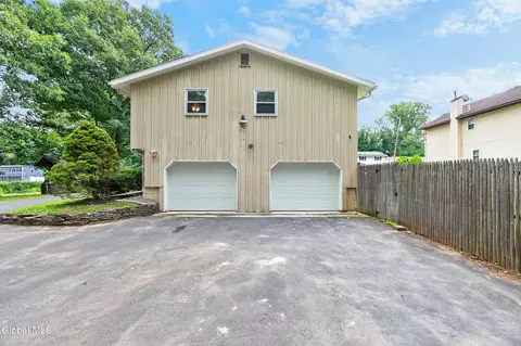Exterior - 16 Golf Rd, Schenectady, NY 12304 photo 10 of 12