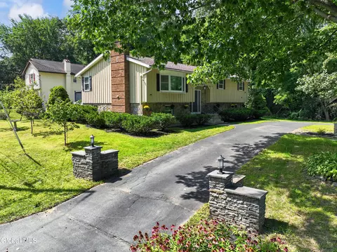 Exterior - 16 Golf Rd, Schenectady, NY 12304 photo 2 of 12