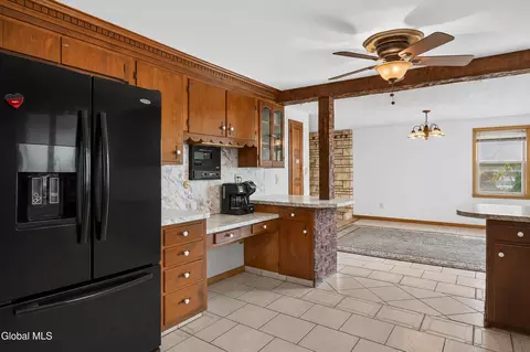Kitchen - 16 Golf Rd, Schenectady, NY 12304 photo 6 of 9
