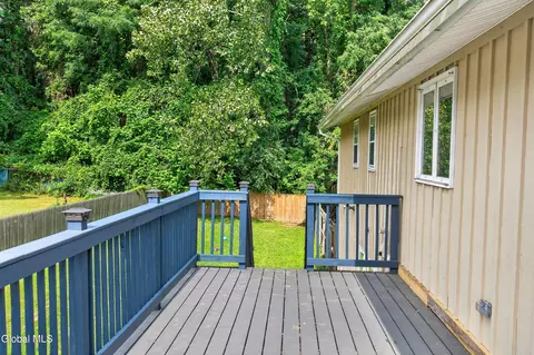 Exterior - 16 Golf Rd, Schenectady, NY 12304 photo 8 of 12