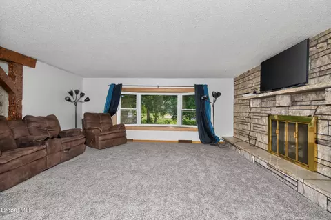 Living - 16 Golf Rd, Schenectady, NY 12304 photo 1 of 7