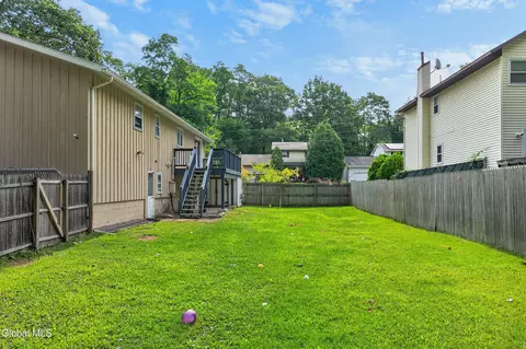 Exterior - 16 Golf Rd, Schenectady, NY 12304 photo 6 of 12