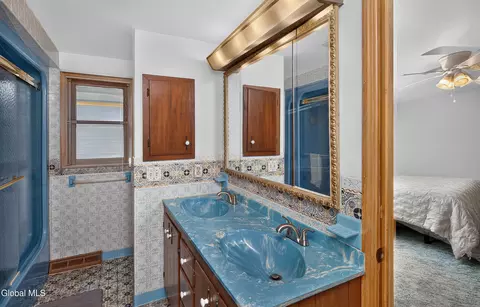 Bath - 16 Golf Rd, Schenectady, NY 12304 photo 2 of 3