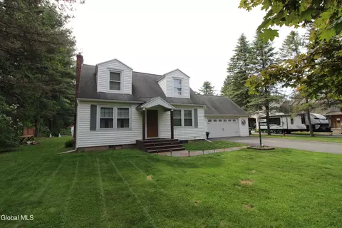 197 Conqua Ln, Rotterdam, NY 12306