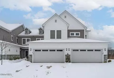 27 Wardley Cir, Cohoes, NY 12047