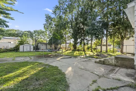 Exterior - 722 Salina St, Schenectady, NY 12308 photo 8 of 8