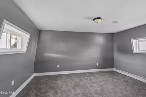 Bedroom - 722 Salina St, Schenectady, NY 12308 photo 3 of 4